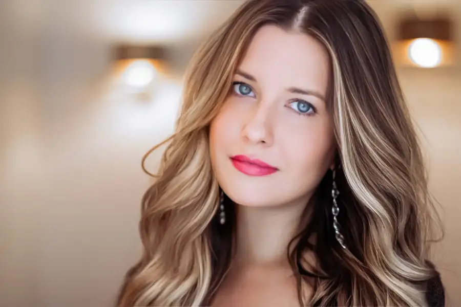The Role Of Hair Highlights In Defining Facial Features in Lake Worth, FL
